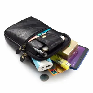 Vue détaillée du sac banane multifonctionnel en cuir PU noir avec grande capacité.