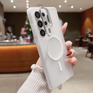 Coque de téléphone transparente givrée avec anneau aimanté et support de caméra en métal.