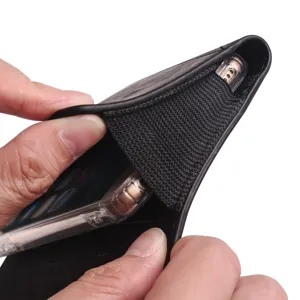 Universeller PU-Leder Handy-Holster Etui Detailansicht mit elastischem Band und Verschluss.