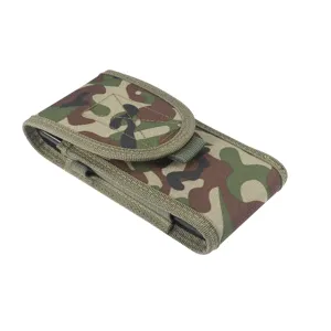 Vue détaillée de la pochette tactique de camouflage pour téléphone avec fermeture sécurisée.