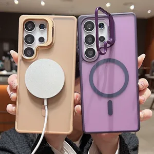 Gros plan détaillé de la coque de téléphone magnétique avec support d'objectif mat.