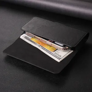 Detailaufnahme der schwarzen PU-Leder Universaltasche mit Karten- und Geldscheinfächern.