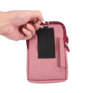 Waterdichte canvas telefoon heuptas van 6,5 inch met stevige rits en metalen karabijnhaak detail.