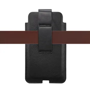 Detailansicht einer schwarzen Echtleder Handytasche mit praktischer vertikaler Gürtelschlaufe.