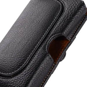 Schwarze Handy-Gürteltasche aus Leder mit Litschi-Muster und Klappdeckel-Design.