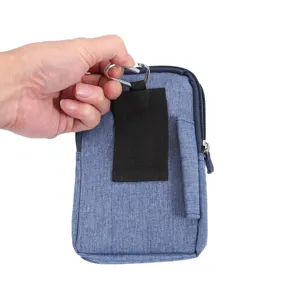 Waterdichte canvas rits telefoon tasje detail, multifunctionele taille tas voor gebruik.