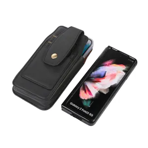Funda de teléfono vertical de cuero PU negro con ranuras para tarjetas y botón a presión.