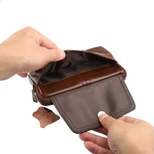 Vista detallada de riñonera de cuero genuino marrón, bolsa de teléfono multifuncional