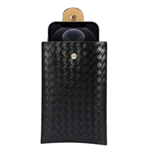 Custodia per cellulare in pelle intrecciata nera borsa a tracolla universale con chiusura a bottoni.