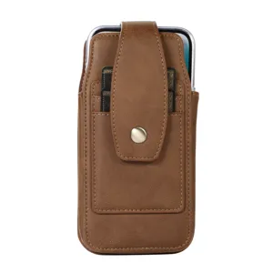 Funda vertical para teléfono móvil de piel sintética marrón con tarjeteros y clip para cinturón.