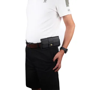 Étui de téléphone portable en cuir noir pour homme pochette de ceinture avec bouton pression métal.