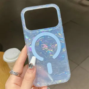 Vista detallada de la funda magnética con textura de nácar iridiscente, acabado brillante.