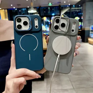 Coque de téléphone en silicone avec support magnétique et housse de protection détail.