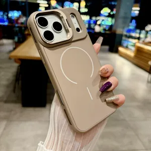 Coque de téléphone magnétique en silicone compatible avec iPhone, protection avec caméra.