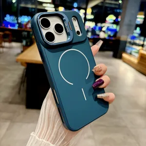 Coque de téléphone magnétique en silicone bleu avec support de caméra et bague de protection.