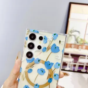 Transparant magnetisch telefoonhoesje met blauwe bloemen en ring voor Samsung.