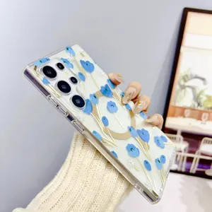 Transparante magnetische telefoonhoes met blauw bloemenpatroon, slanke bescherming.