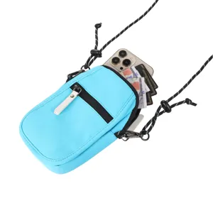 Vista dettagliata della borsa a tracolla per telefono, custodia in tessuto multifunzionale con zip.