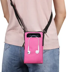 Rosa vertikale Umhängetasche für Handys, weiche Handytasche mit verstellbarem Gurt und Kopfhörerloch.