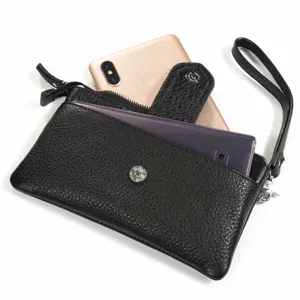 Pochette portefeuille pour homme en cuir veritable noir avec dragonne et fermeture eclair.