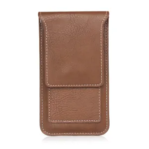 Détail d'étui de téléphone en cuir marron, coutures blanches, passant de ceinture vertical sécurisé.