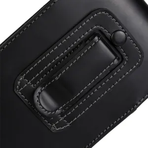 Funda de teléfono vertical de cuero negro con clip para cinturón para uso diario.