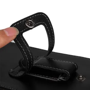 Vista detallada del presilla de cinturón de funda de teléfono de cuero con botón de presión.