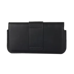 Détail d'étui de téléphone en cuir noir, pochette de ceinture horizontale pour hommes, élégant.
