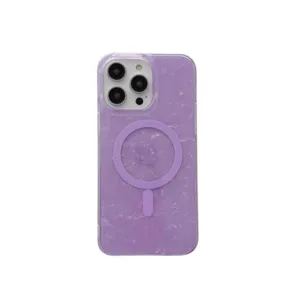 Funda de teléfono móvil de acrílico brillante morado con anillo magnético MagSafe.