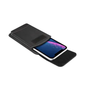 Detailansicht der strapazierfähigen Handy-Gürteltasche aus Nylon für Herren, sicher.