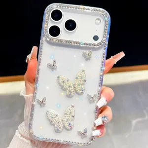 Nahaufnahme der luxuriösen Strass- und Perlen-Schmetterling Handyhülle funkelnd schön.