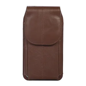 Vue détaillée de l'étui de téléphone vertical en cuir véritable, marron classique.