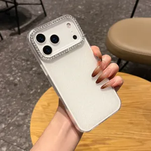 Θήκη τηλεφώνου με γκλίτερ συμβατή με iPhone, διαθέτει προστασία στρασάτο φακού κάμερας.