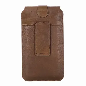 Vue détaillée de l'étui ceinture en cuir pour téléphone, pochette verticale marron.