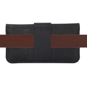 Vue détaillée de l'étui de téléphone en cuir véritable noir avec passant de ceinture.