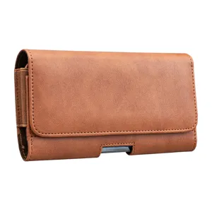 Braune PU Leder Handytasche im Querformat Detailansicht mit praktischem Gürtelclip für Herren.