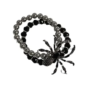 Pulsera de cuentas de doble capa estilo gótico oscuro con colgante de araña de estrás.