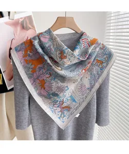 Beau foulard carre en coton et lin pour femme avec imprime jungle et motif animal