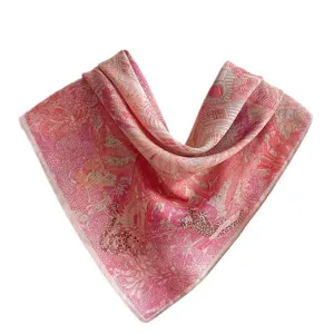 Carré de soie rose élégant motif floral jungle foulard de mode de luxe pour femmes