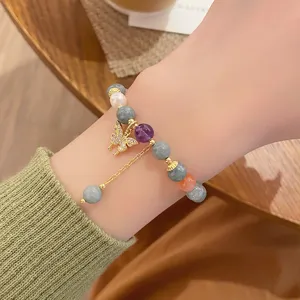 Bracelet en perles de jade multicolores vintage avec pendentif papillon mignon.