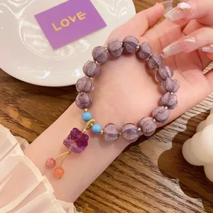 Bracciale di perle di loto in vetro viola con fluorite e ciondolo a leone per donne.