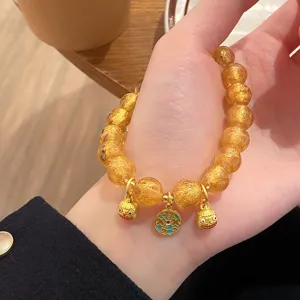 Bracciale di perle in vetro con foglia d'oro stile cinese retrò con mini ciondoli Pixiu.