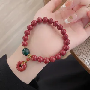 Bracelet de perles en cinabre rouge 8mm style chinois avec pendentif boucle de paix chanceuse.