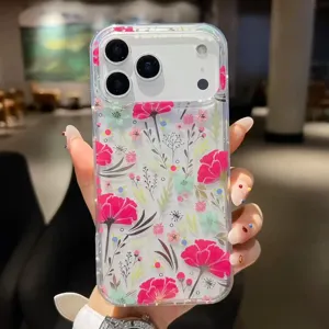 Primo piano dettagliato di una cover trasparente floreale con fiori rosa e foglie verdi.