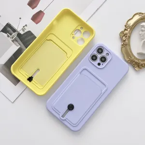 Coque de téléphone en silicone vue détail avec fente pour carte et anneau support design