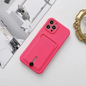 Coque de telephone en silicone rose avec fente pour carte et support pour details iPhone