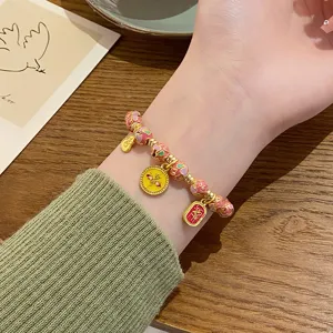 Bracelet de perles en émail cloisonné de style chinois avec charms élégant bijou de poignet.