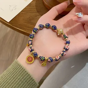 Bracelet de perles cloisonné de style chinois exquis avec perles en émail et pendentifs dorés.