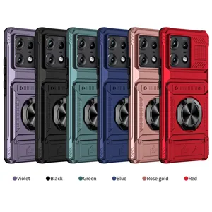 Funda protectora resistente con ranura para tarjetas y soporte de anillo en detalle.