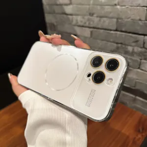 Detalle de funda de teléfono magnética galvanizada con protección de cámara.